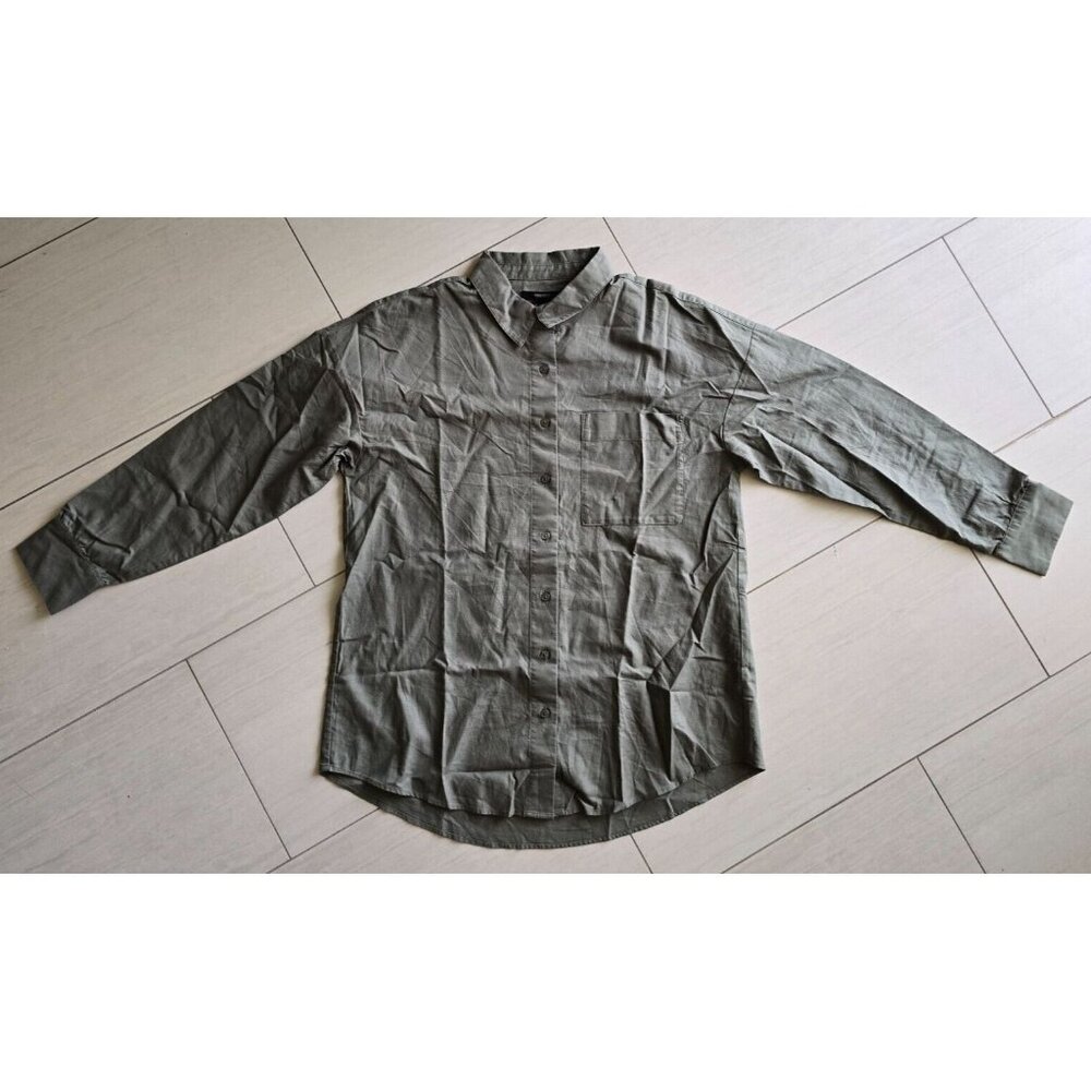 Forever 21 Men’s Medium Button Up Long Sleeve Shirt